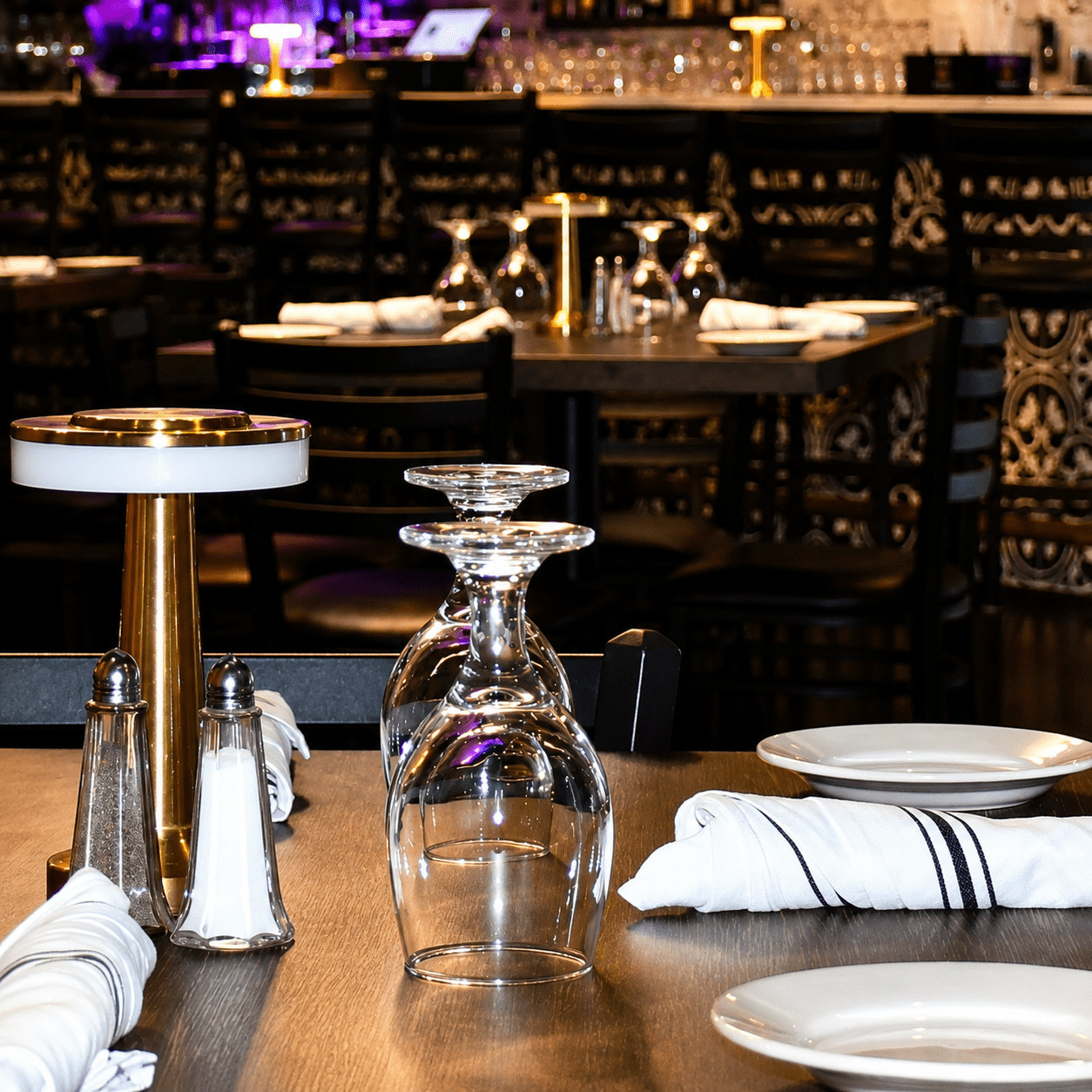 Dine-drinks-restuarant-at-Royal-Regency